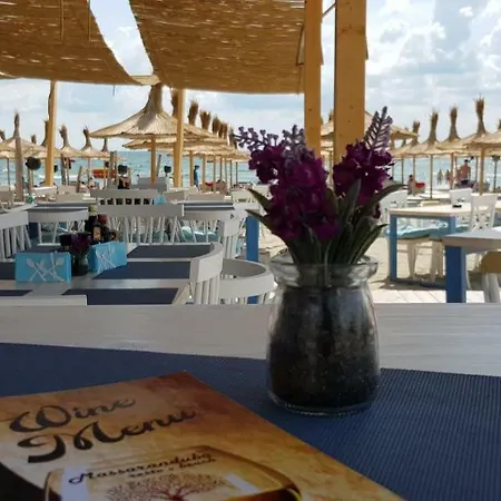Aloysia Sea View Mamaia Nord アパート *
